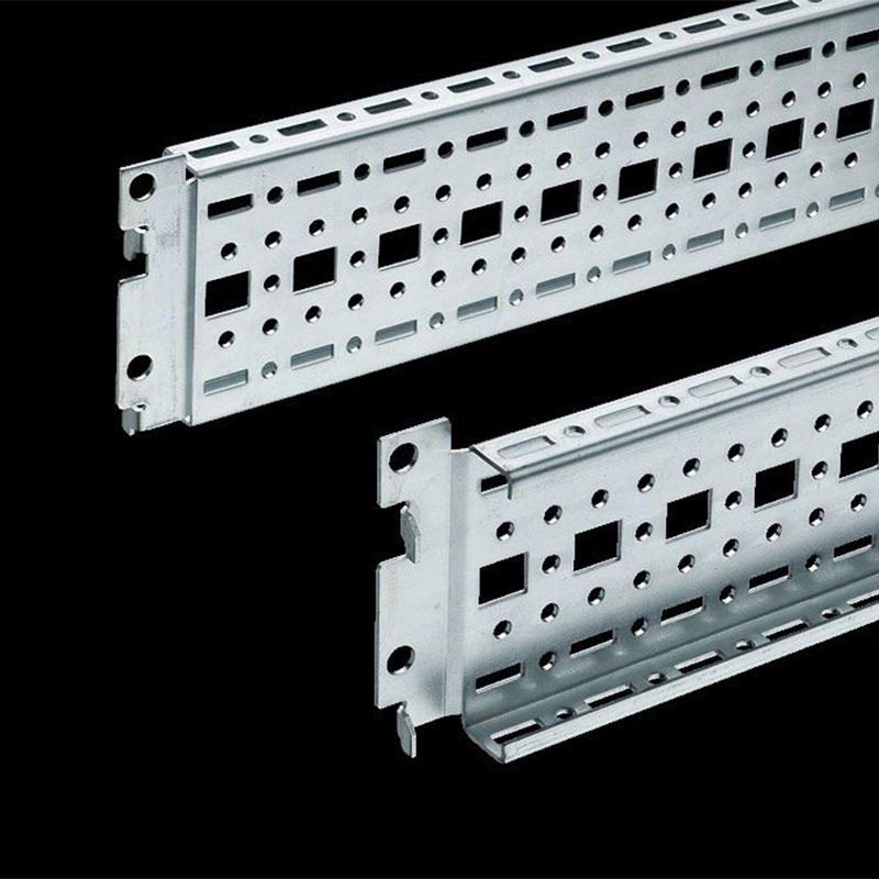 TS 8612140 带法兰冲孔轨,17 x 73 mm,用于外部安装平面:用于机柜宽度/深度:400 mm, 长度: 340 mm