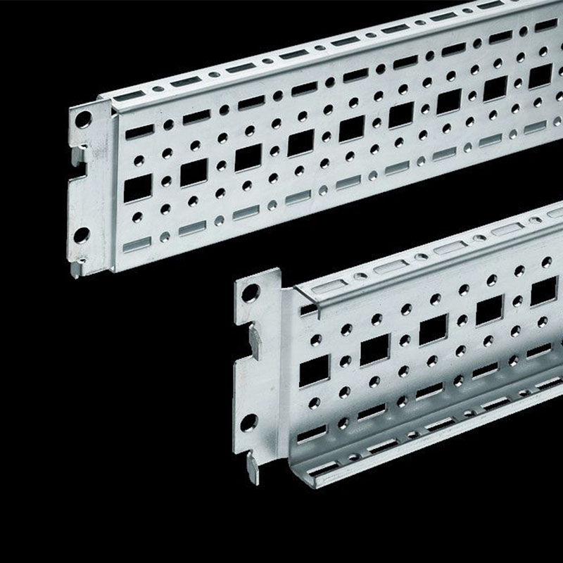 TS 8612180 带法兰冲孔轨,17 x 73 mm,用于外部安装平面:用于机柜宽度/深度:800 mm, 长度: 740 mm