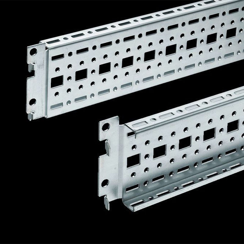 TS 8612080 带法兰冲孔轨，17 x 73 mm,用于内部安装平面：用于机柜宽度/深度：800 mm, 用于门宽度: 900 mm, 长度: 790 mm